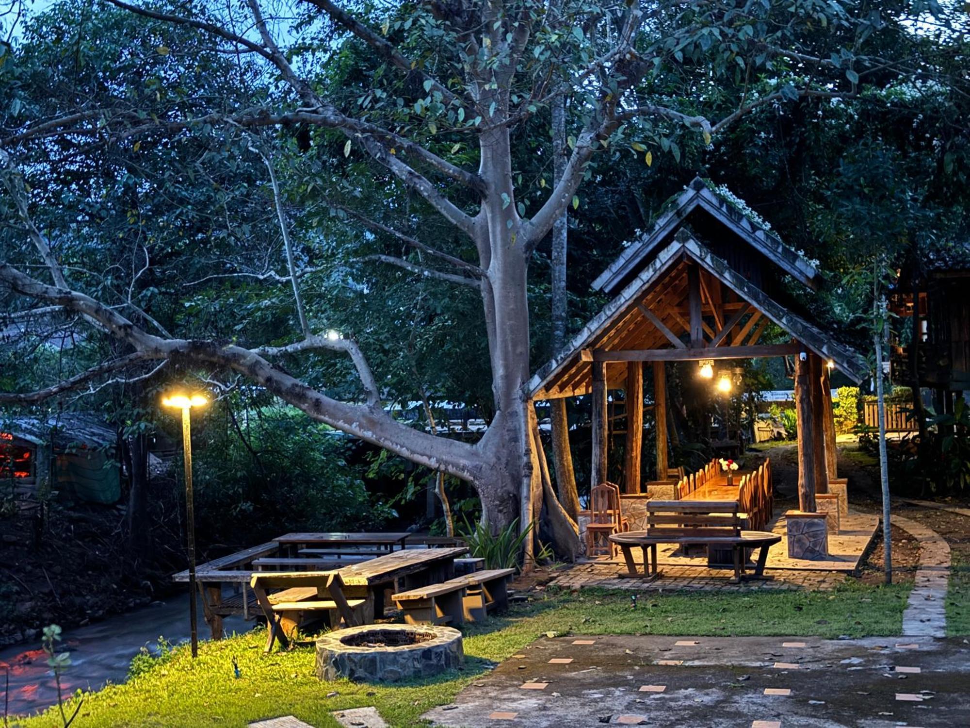 Ban Kaew Mo Ra Glamping & Restaurant 호텔 Pang Mapha 외부 사진