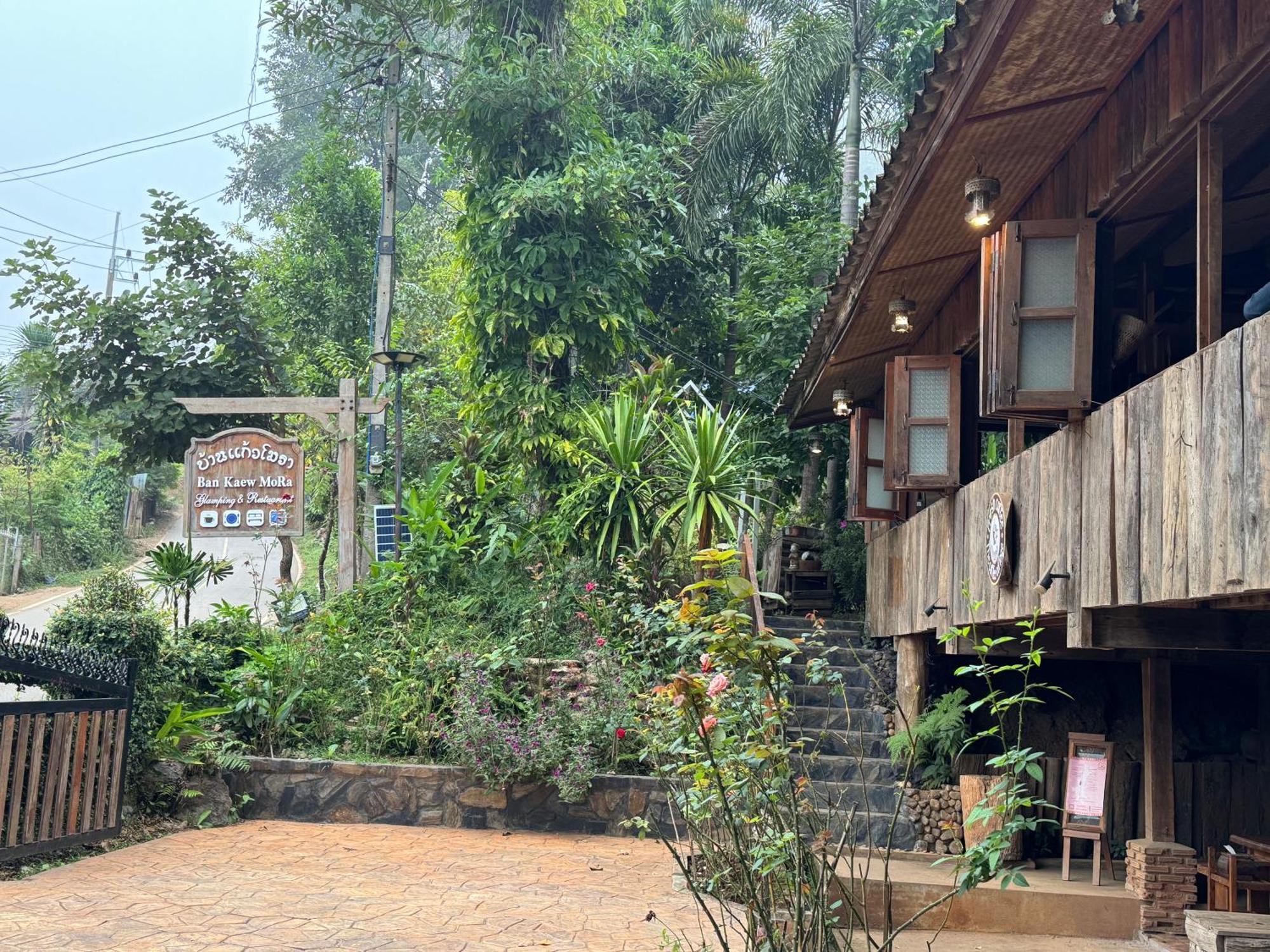 Ban Kaew Mo Ra Glamping & Restaurant 호텔 Pang Mapha 외부 사진